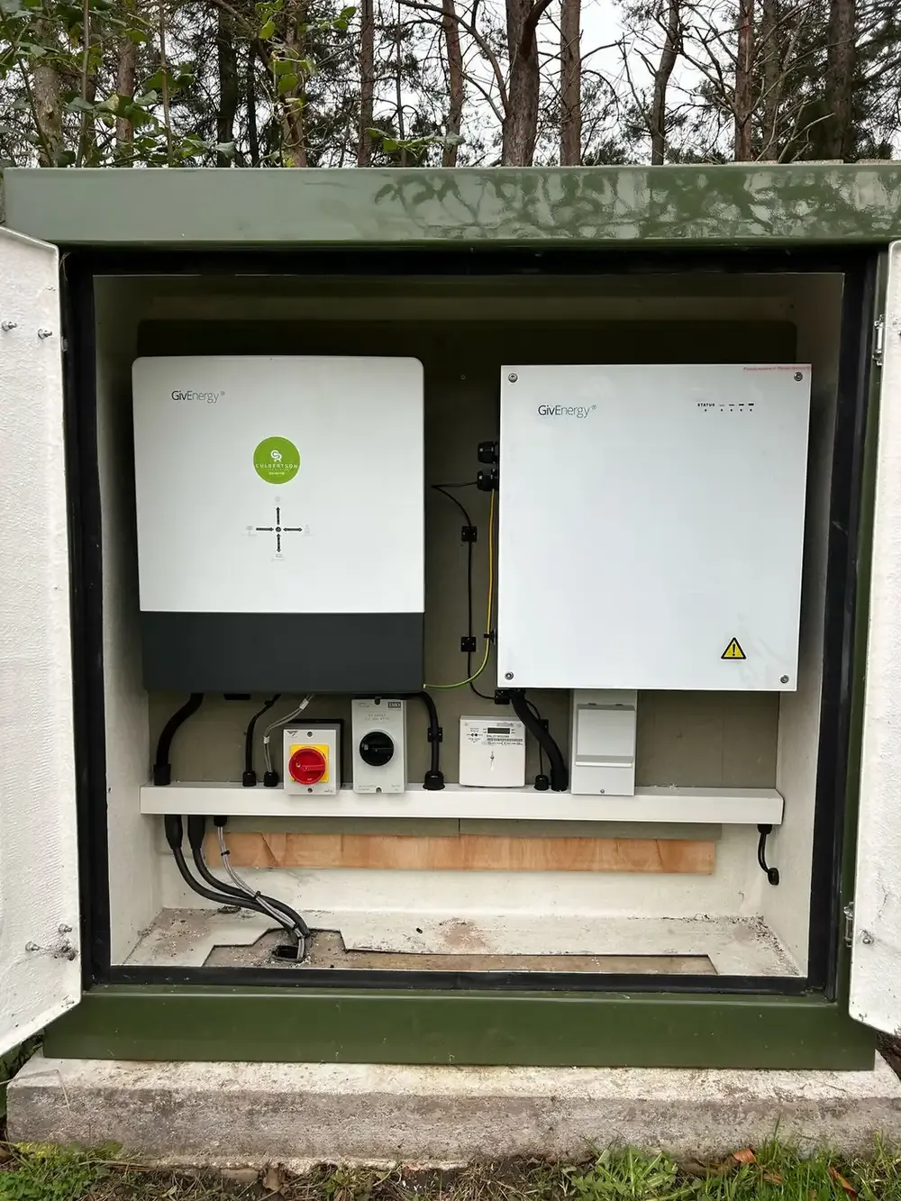 Solar inverter and battery storage that can feed an EV charger